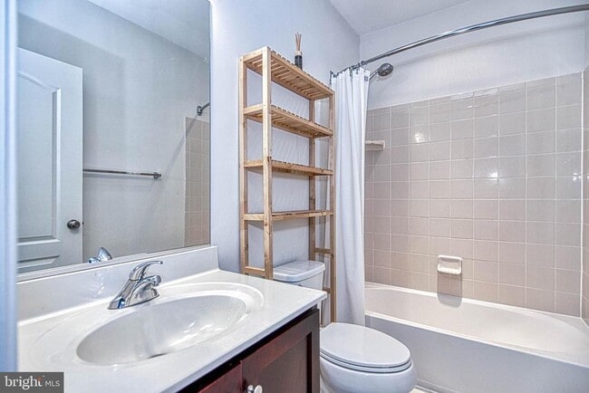 Building Photo - 208 Croft Square