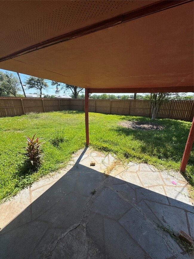 Building Photo - 2429 19th Ave N