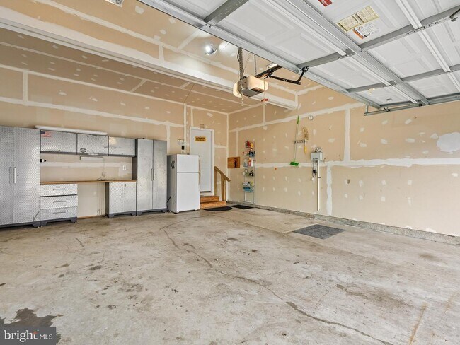 Building Photo - 23 Taylors Hl Wy