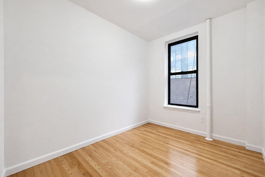 Building Photo - 401 E 68th St