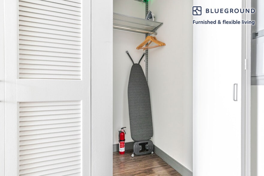 Building Photo - 601 W Jackson Blvd