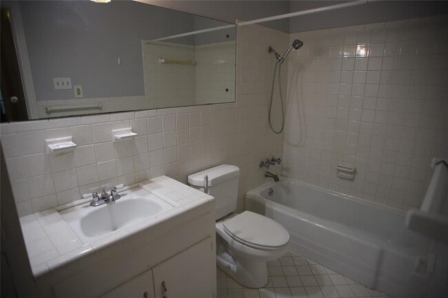 Building Photo - 7519 Northcrest Blvd
