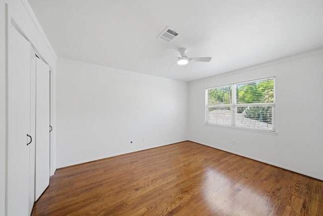 Building Photo - 5610 Court of Lions St