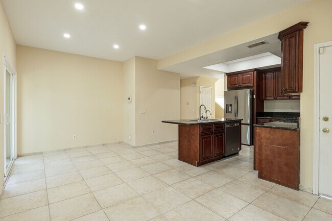 Building Photo - 3 bedrooms 2.5 bathrooms | Southwinds | Oxnard | Unfurnished