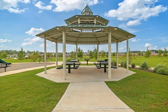 Building Photo - 15834 Berry Hl Dr