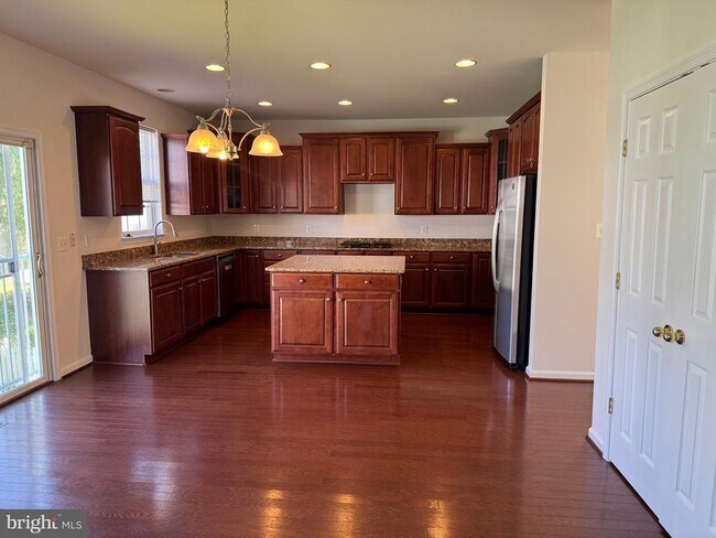 Building Photo - 9719 Inkwood Dr