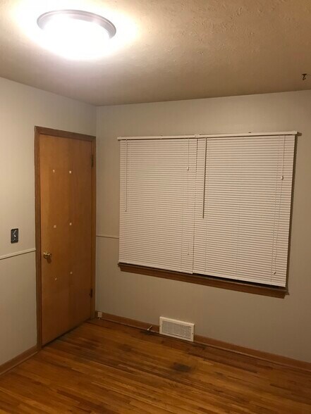 Third bedroom - 3370 s 81st ave