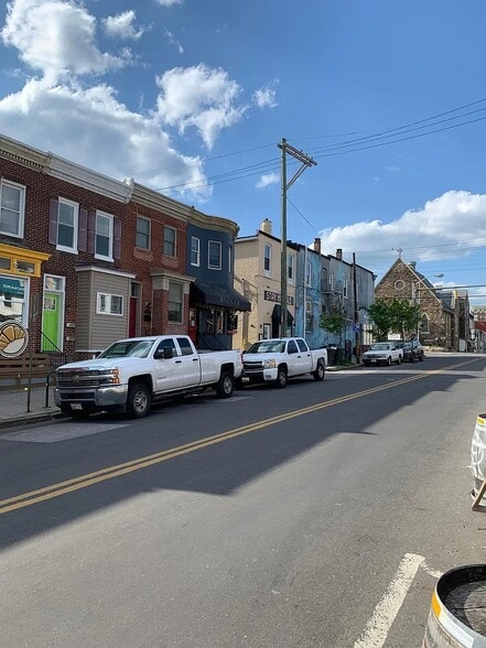 Building Photo - 3530 Chestnut Ave