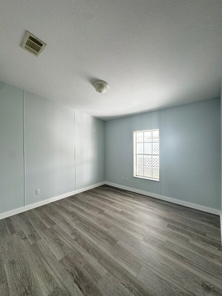 Building Photo - 1005 Waterway Dr