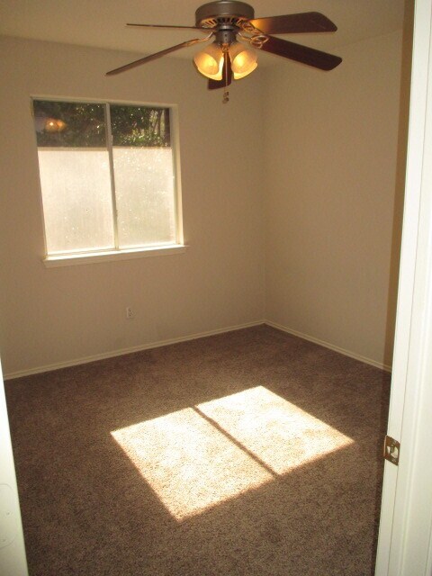 Building Photo - 9401 Bradner Dr
