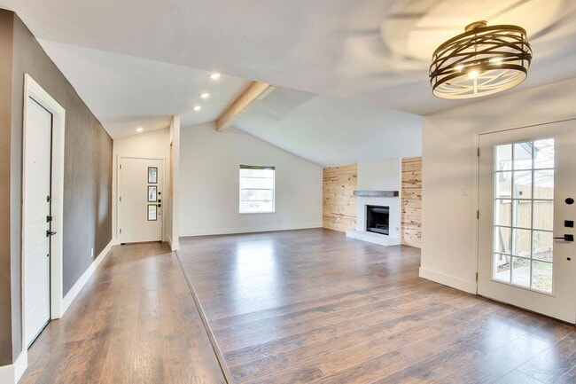 Building Photo - 7002 Skynook Dr