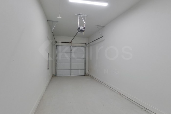 Building Photo - 4847 E Dacha Ln
