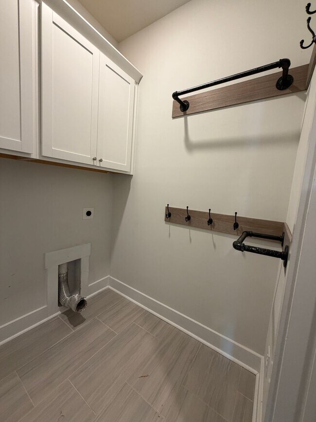 Building Photo - Midtown Townhouse