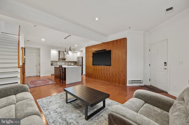 Building Photo - 589 Odendhal Ave