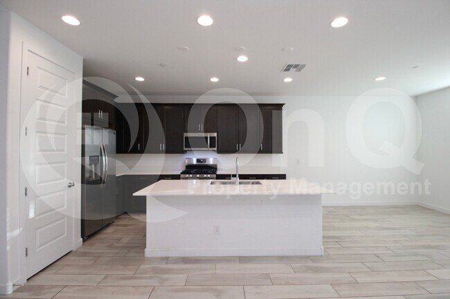 Building Photo - 670 S Jacana Ln