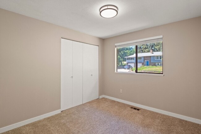 Building Photo - 4 Bed 3 Bath Home in Cul-de-sac with Massive 18X40 insulated shop