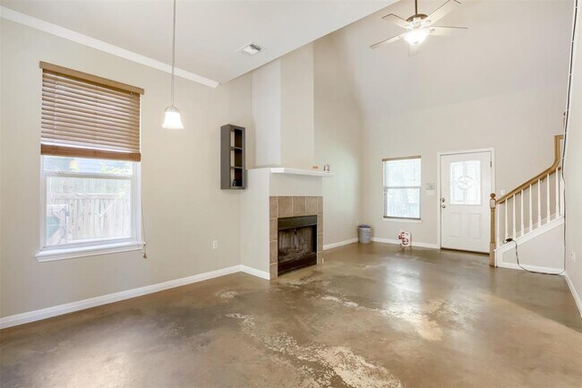 Building Photo - 15314 Oklahoma St