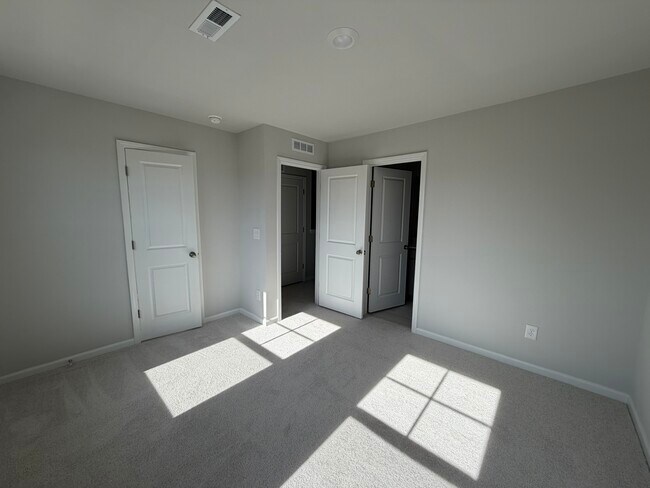 Building Photo - Carolina Springs 2