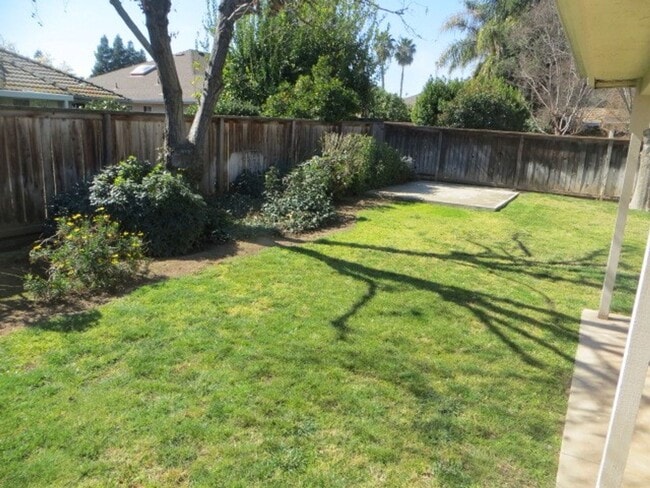 Building Photo - North Fresno Home, 3BR/2BA, Built 1989 - Lots of Amenities!