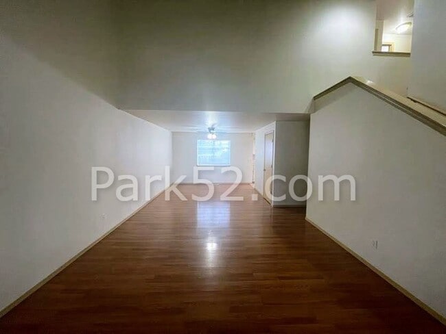 Building Photo - 4 Bedroom 2.5 Bathroom Single Family Home in Tacoma!