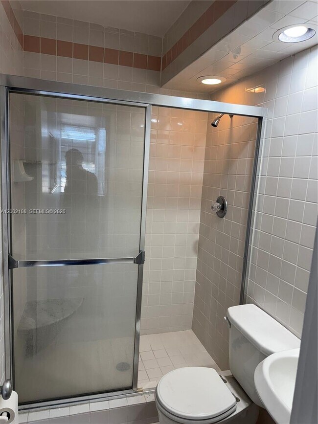 Building Photo - 10281 E Bay Harbor Dr