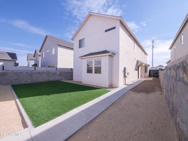 Building Photo - 14655 Pebble Hills Blvd