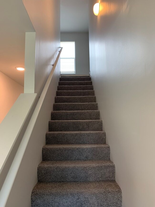 Building Photo - Move-In Ready! Spacious 3-Bedroom, 2-Bath Home in Waterbury — Apply Today to Secure Yours!