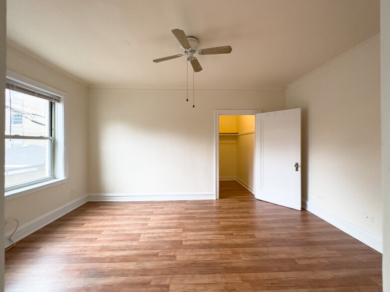 Building Photo - 2536 N Sawyer Ave