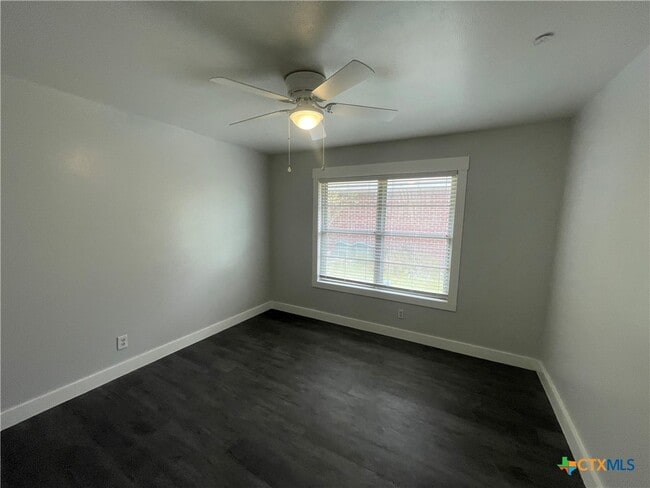 Building Photo - 3001 Hummingbird Ln