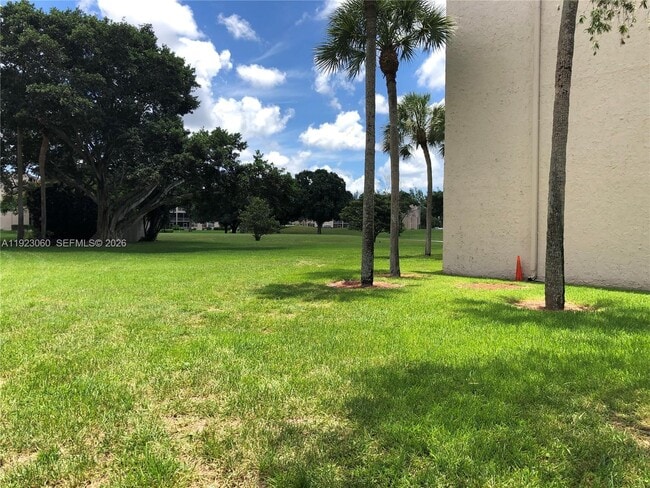 Building Photo - 9441 Evergreen Pl