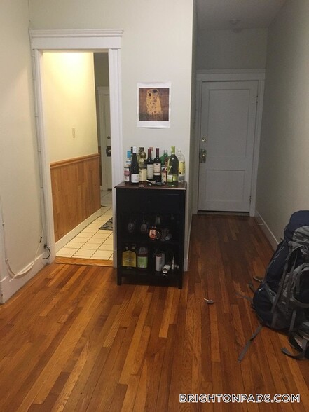 Building Photo - 153 Strathmore Rd