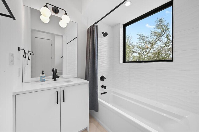 Building Photo - 308 Briarwood Trail