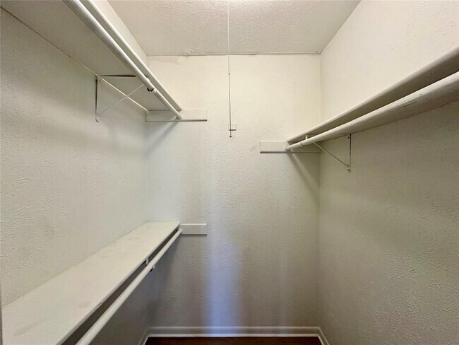 Building Photo - 12310 Willow Wild Dr