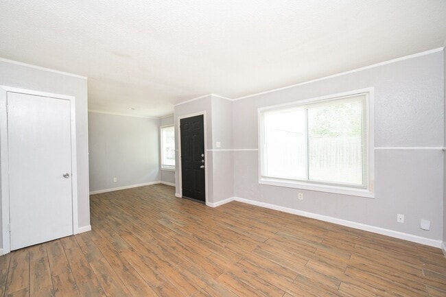 Building Photo - 506 N 3rd St