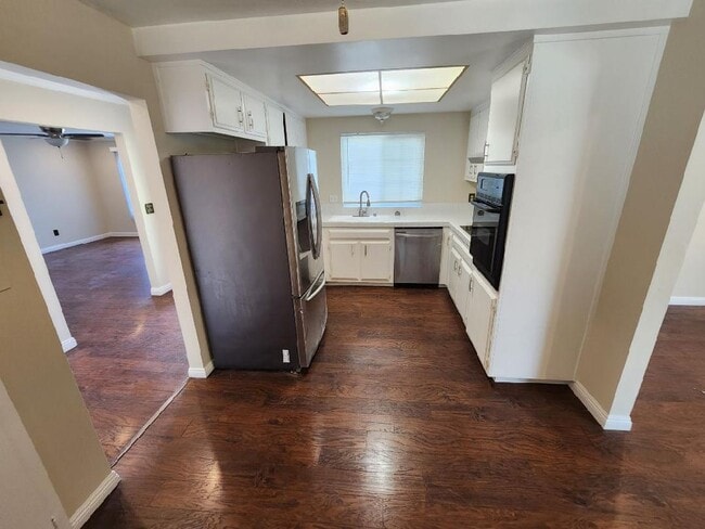 Building Photo - 324 Brookside Dr
