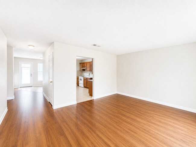 Building Photo - AVAILABLE JULY 1st
