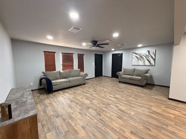 Building Photo - Move in Special, $500 off first full month of rent!