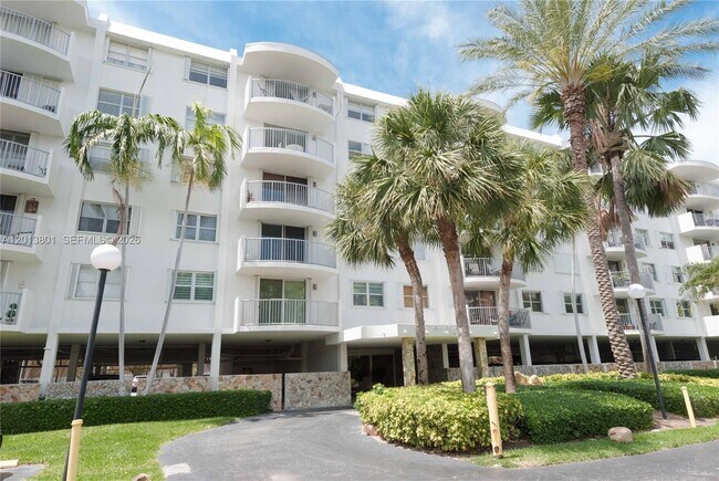 Building Photo - 210 Seaview Dr