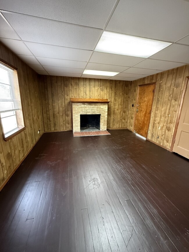 Building Photo - 118 4th Ave NW