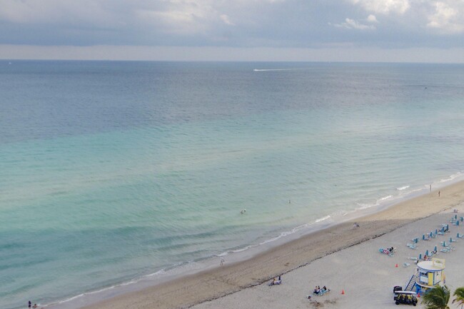 Building Photo - 2301 S Ocean Dr