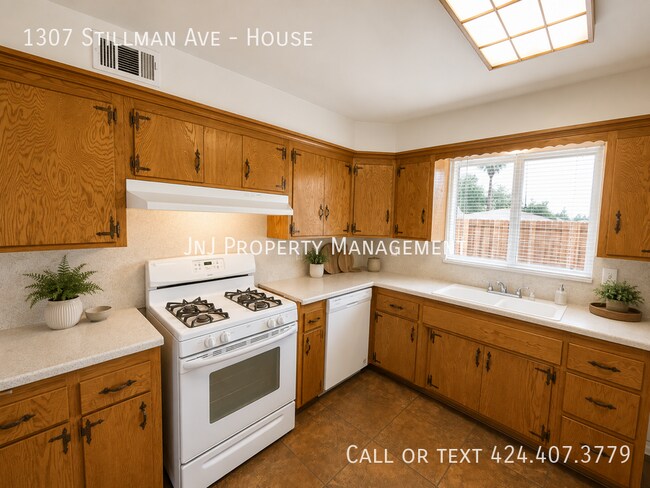 Building Photo - 1307 Stillman Ave