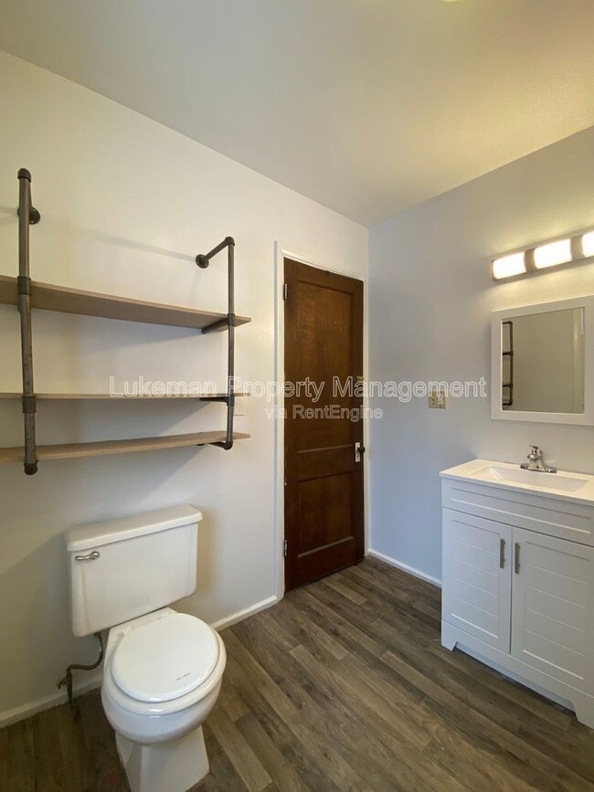 Building Photo - 743 Academy St