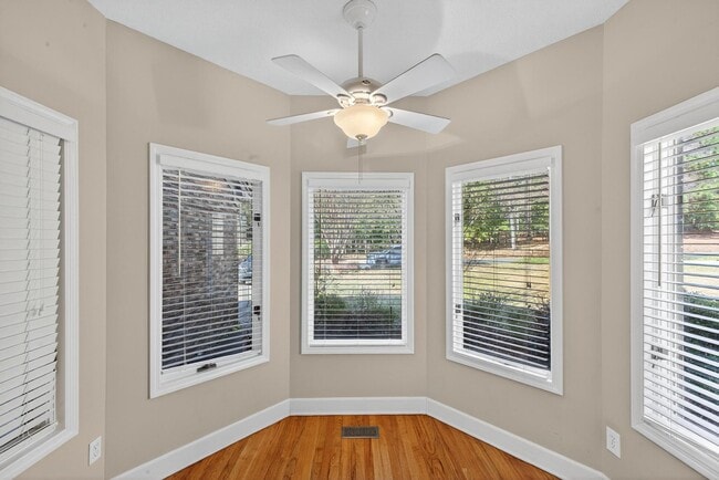 Building Photo - 205 Club Villa Dr W