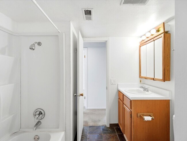 Building Photo - 3250 Oneal Cir