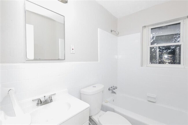 Building Photo - 2829 Belvedere Ln