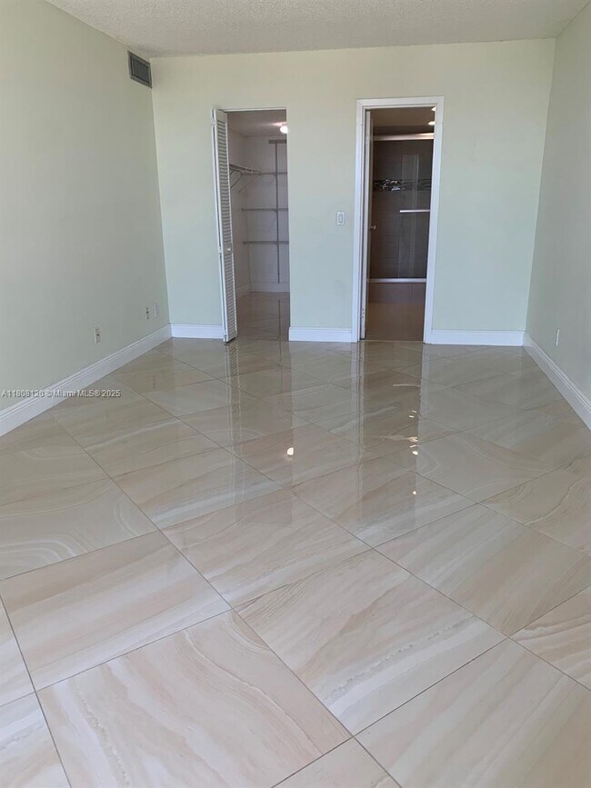 Building Photo - 13499 Biscayne Blvd