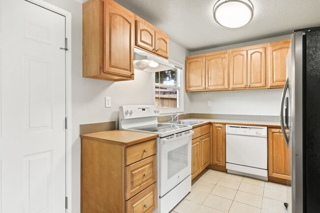 Building Photo - 9725 N Edison St