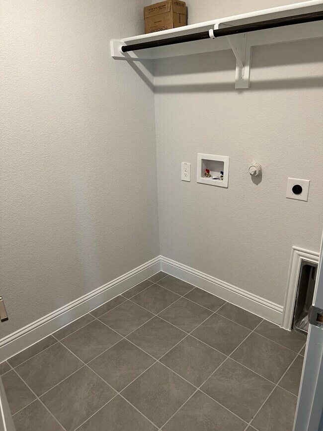 Building Photo - 1020 Huckleberry St