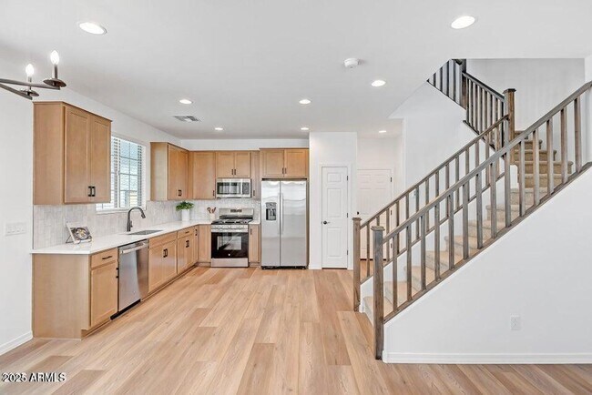 Building Photo - 3 Bedroom 2.5 Bathroom North Creek Home in Queen Creek