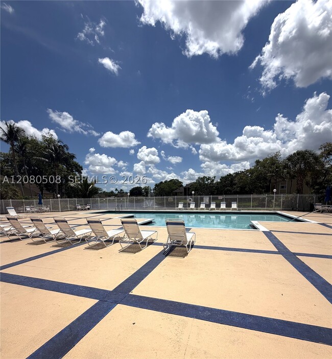 Building Photo - 351 Palm Way